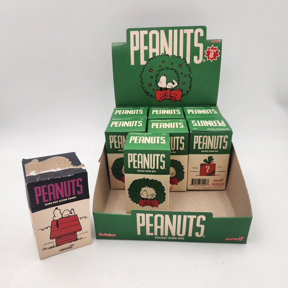 Super7 Peanuts Holiday Blind Box Wave 8 ReAction Figures Lot of 8 with Display